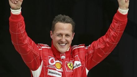 消息令广大舒马赫粉丝振奋不已,消息表示舒马赫已不再"卧床不起"(bed