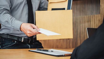 《冰川冻土》主编程国栋回应徐中民论文撤稿:申请引咎辞职