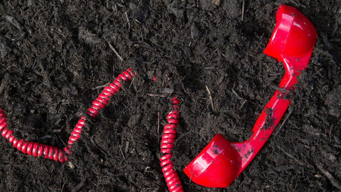 一些领导干部公开手机号码,但不是已暂停服务