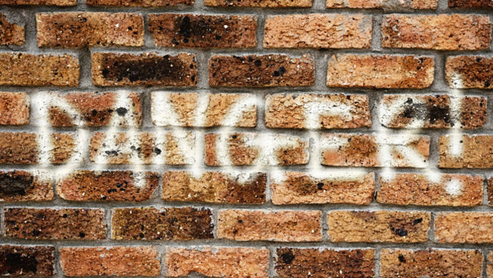 近期本市几起违反八项规定精神典型案例,与这