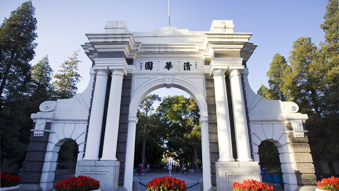 外媒:美佛州海军基地枪击多人中枪枪手被击毙 外媒:美佛州海军基地枪击多人中枪枪手被击毙