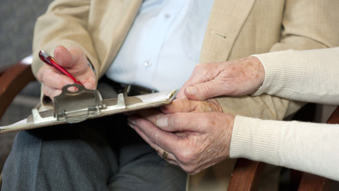 养老资源有限时谁该最先被照护?上海长宁用大