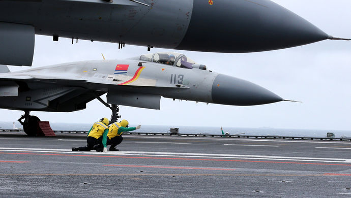 中国海军航空兵在日本海开展舰机协同训练:不