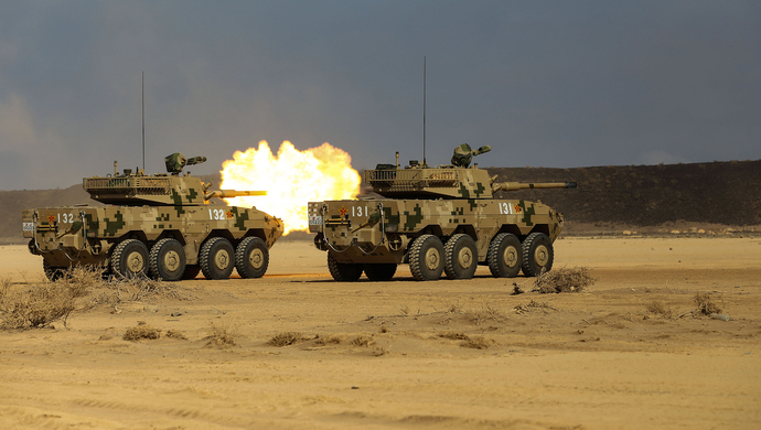 中国刚在13000多公里外搞一场不寻常的火炮演习,日本就着急来偷窥.