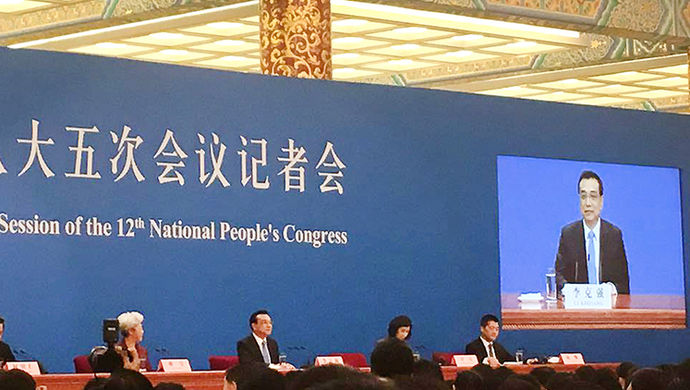 人民日报评论员文章:坚定维护新疆长治久安 人民日报评论员文章:坚定维护新疆长治久安