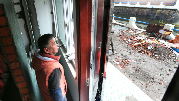 蜗居14平方米,倾尽积蓄搭建生活空间,这家人最