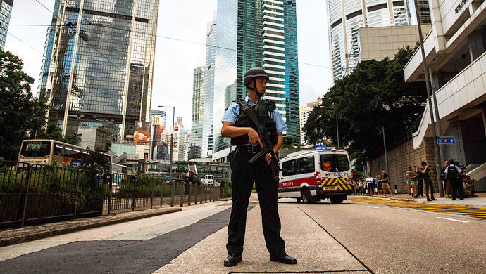 香港警察"精气神"哪里来?人民日报揭秘 "阿sir"故事