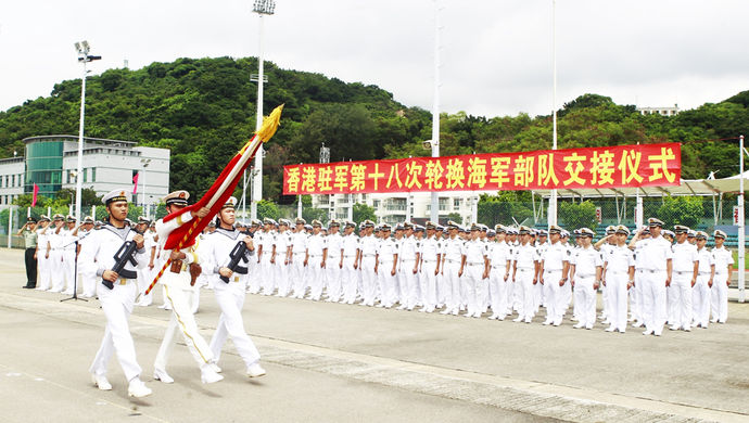 中央军委主席习近平签署命令 授予驻香港部队