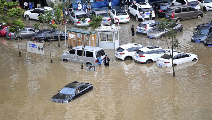 昆明突降暴雨城内变"海" 启动Ⅱ级应急响应