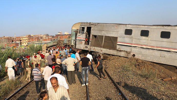 外媒:埃及发生火车相撞事故 至少18人死亡