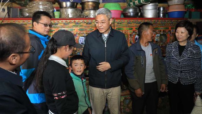 尹弘率领上海市代表团赴藏学习考察:谋划推动对口援藏,助推当地打赢