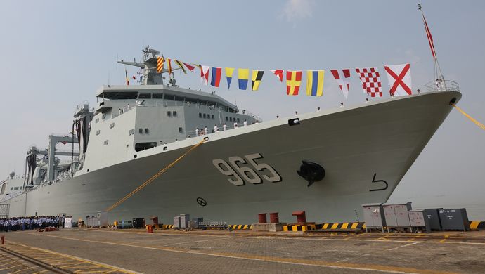 韩媒关注中国呼伦湖舰入列:亚洲最大补给舰助"航母崛起"