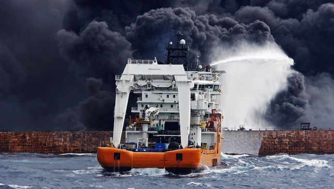 "桑吉"轮连烧7天,可能爆炸沉没,13.6万吨凝析油会不会污染东海?