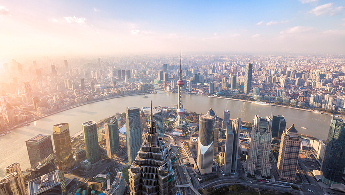 人民日报评论员:坚持推动我国经济实现高质量发展