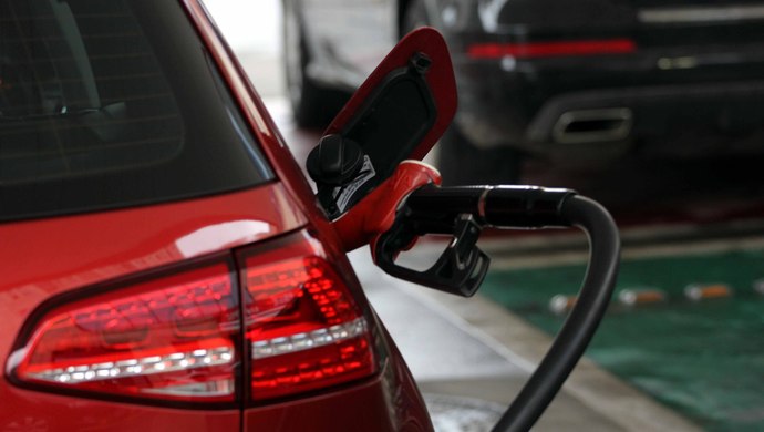 中石化市值两日蒸发681亿元,炒油到底亏了多