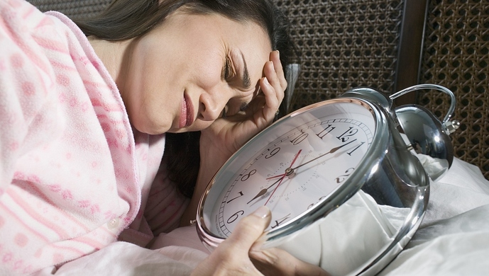 开会打瞌睡 上床睡不着,失眠的痛苦你尝过吗