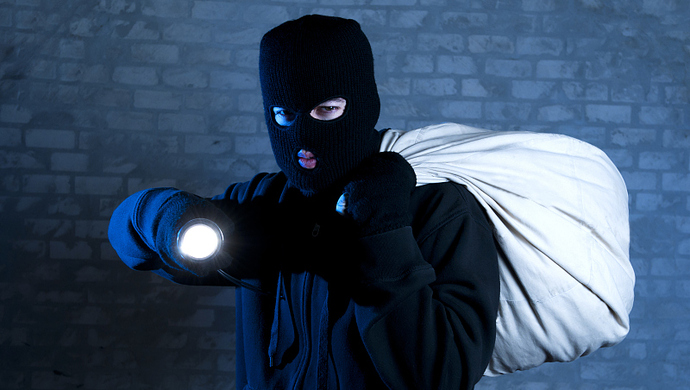 香港中环一珠宝店遭4名劫匪抢劫店家损失1800万港元