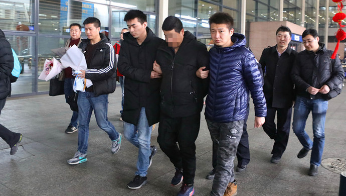 上海警方破获14年前入室抢劫杀人悬案始末:曾发出10万协查通告,出差必