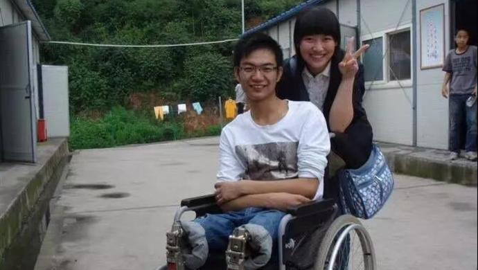 志愿者小雨,你在哪里?汶川地震的夹缝男孩在