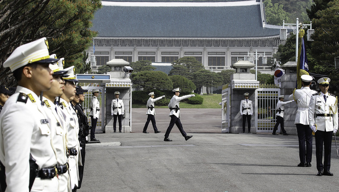 韩国总统府青瓦台在其官网主页新设"青瓦台国民请愿"系统