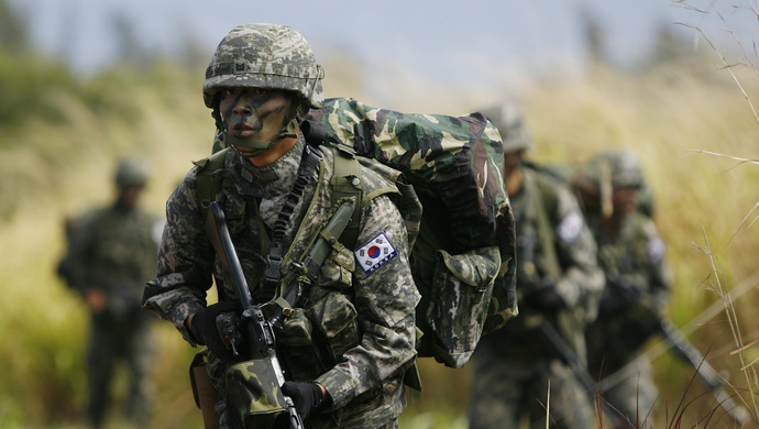 韩国国防部7月27日向总统文在寅报告了国防改革2