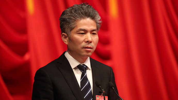 徐兵委员一个失能老人拖垮一家人这个问题上海应该怎么解决