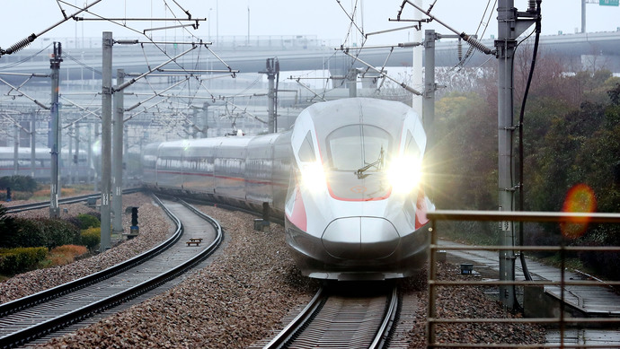 时速350公里!17辆超长版"复兴号"动车组投入京沪高铁运输