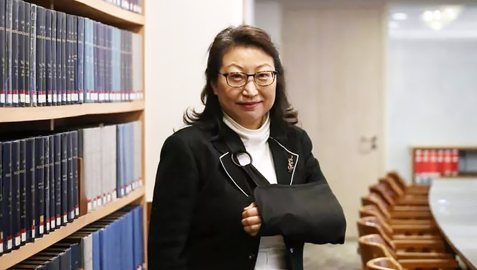 遇袭后有意辞职留英香港律政司司长郑若骅首次正式回应