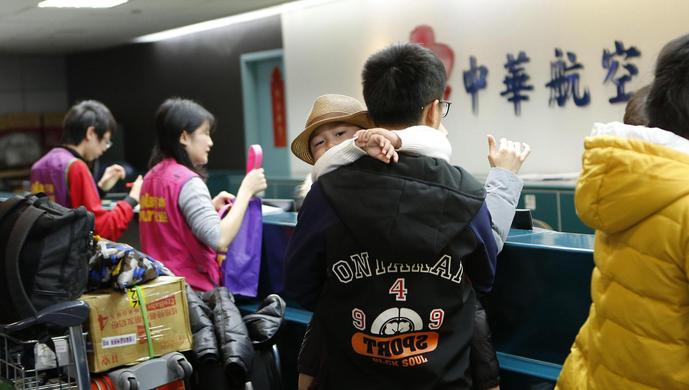 台湾华航机师罢工第三天 地勤人员要求复工