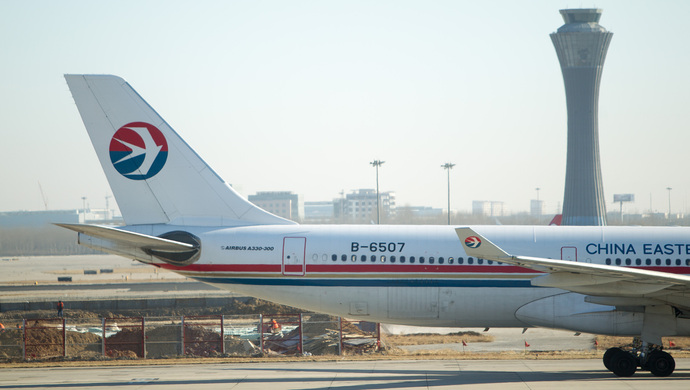 东航客机备降因旅客突发疾病放油39吨备降救人