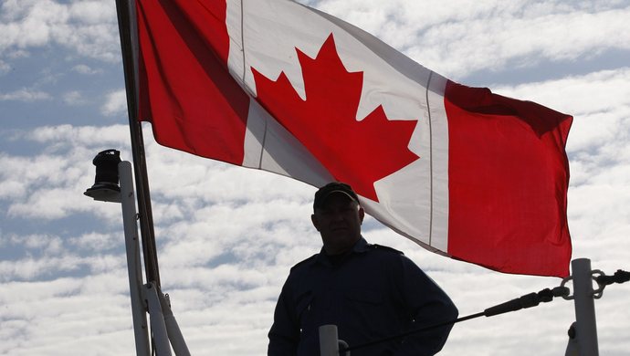 加拿大军舰过台湾海峡,这个细节太"意味深长"