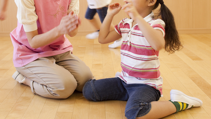 东莞一幼儿园老师6分钟连打3小孩官方因离职未果闹情绪