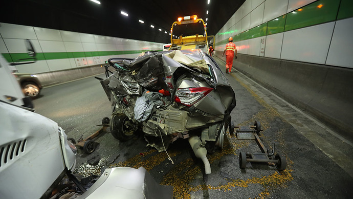 突发长江隧道内发生两车追尾事故有人员受伤