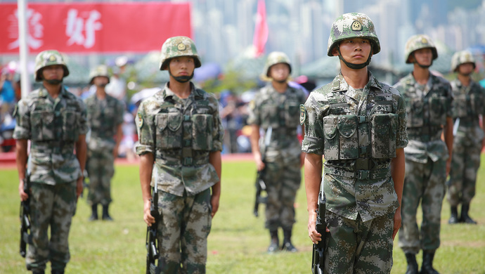 据大公文汇全媒体报道8月9日报道,解放军驻港部队今日在枪会山军营