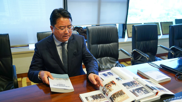 上海会议大使李志强与迪拜王子竞争为上海争取来首次国际律师组织盛会