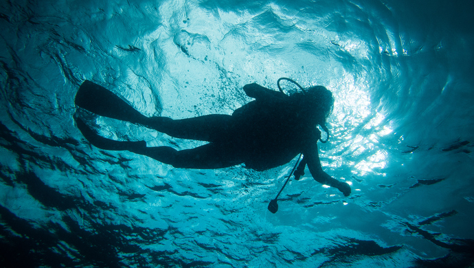 悲剧美国小伙深海求婚溺亡还没来得及听到女友说愿意