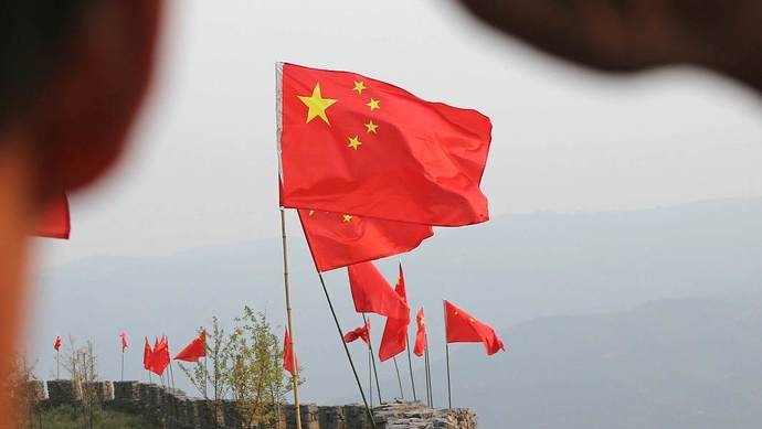 共和国成立70周年国旗主题展"现场,五星红旗设计者曾联松的侄子曾浙一