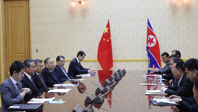 摘要:应朝鲜外务相李勇浩邀请,中国国务委员兼外交部长王毅于9月2日至