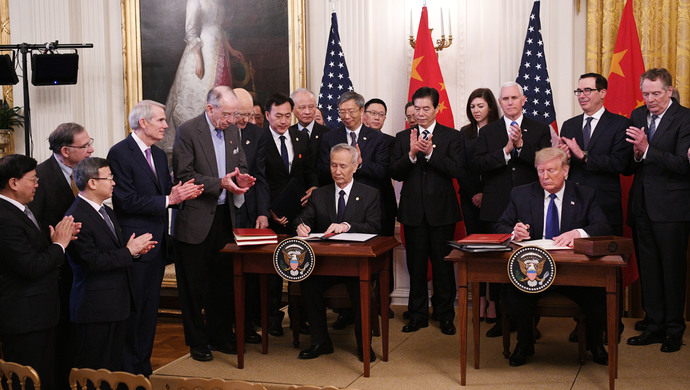 现场视频中美签署第一阶段经贸协议