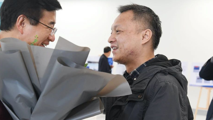 "黑脸医生"易凡:走出重症之"暗" !