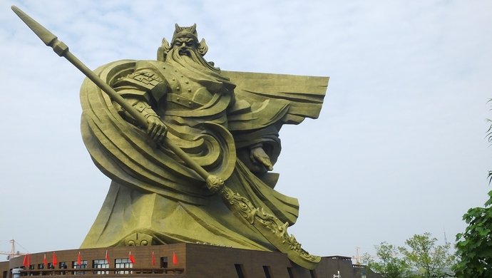 被住建部点名通报后,荆州成立整改专班,将搬移巨型关公雕像