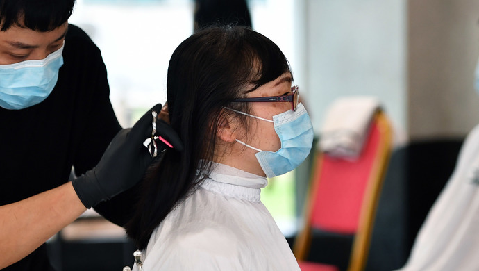 甘肃省妇幼保健院回应女护士被剃光头:自愿的未强迫,为防止感染