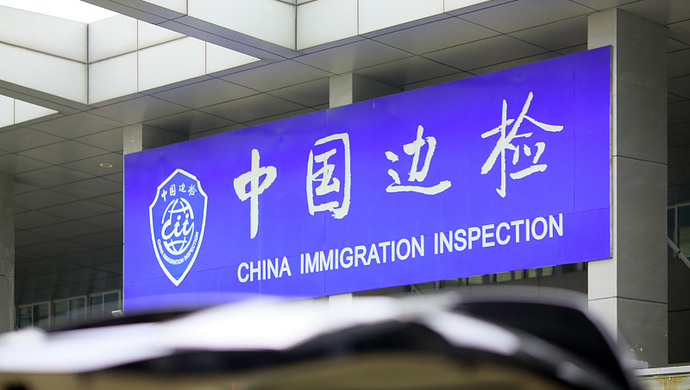 拒戴口罩还攻击防疫人员,西安外籍男子已出境