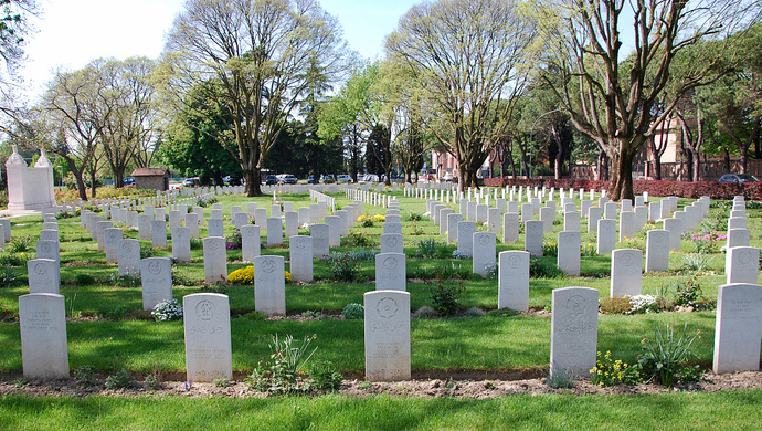 意大利小镇贝加莫:墓地每30分钟就举行一场葬礼