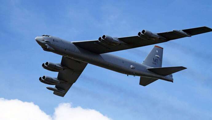 到一批试图靠近俄边界的美军b-52h战略轰炸机并对其进行雷达锁定跟踪