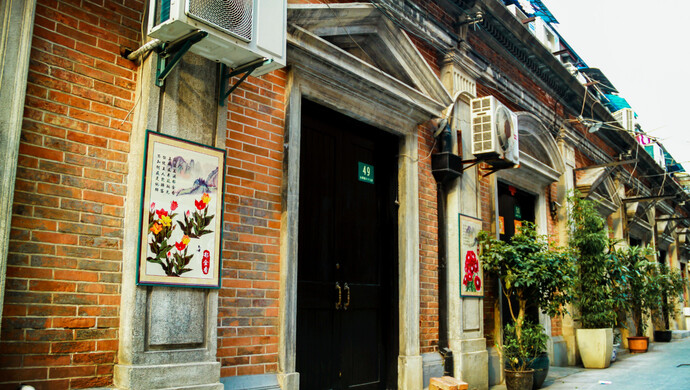 弄堂不仅是上海市民的传统居住场所,也是海派文化的土壤,塑造了上海人