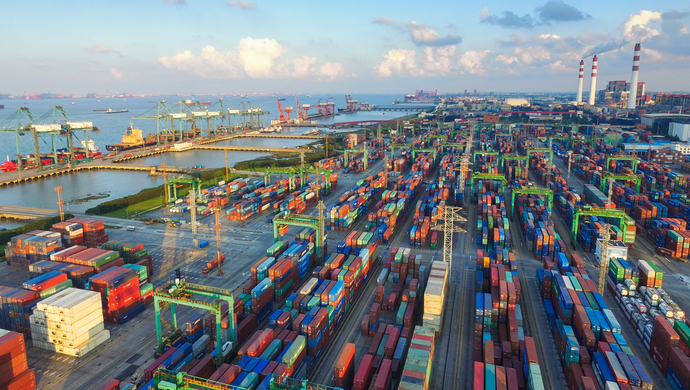 商务部新闻发言人高峰表示,上海自由贸易试验区是我国第一个自贸试验