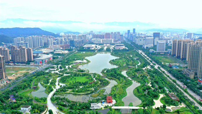牢记初心使命 奋进复兴征程丨福建龙岩：红旗飘扬地焕发新容颜