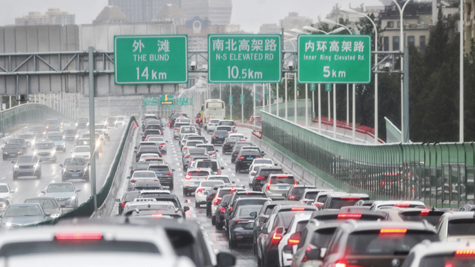 各地陆续迎返程高峰，今天全国高速公路车流量约6300万辆次