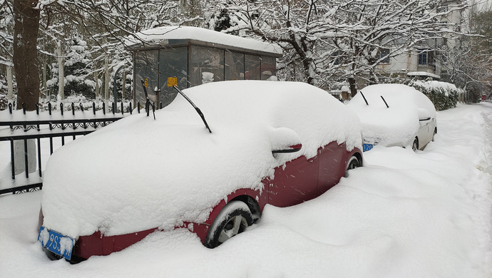 网曝沈阳交警大雪天给违停车辆贴条官方最新回应提示性警告无实际处罚